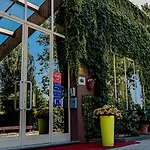 Business Hotel