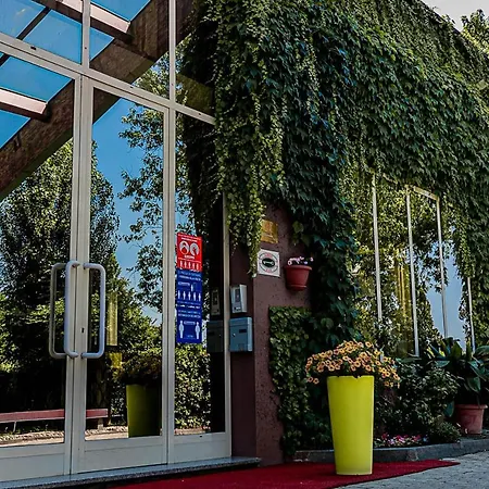 Business Hotel